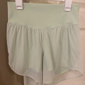Lululemon 
Nulu and Mesh High-Rise Yoga Short 3.5"